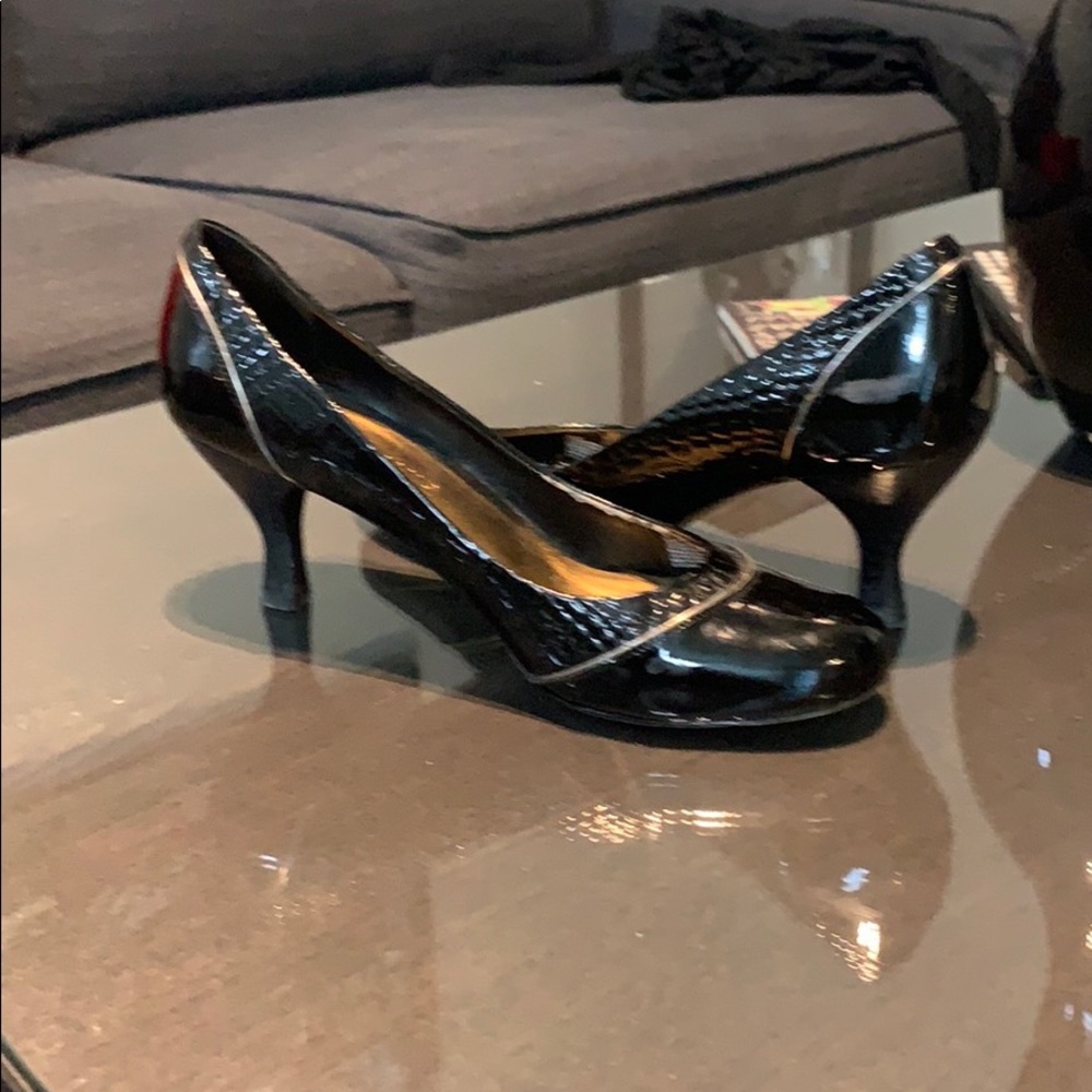 GUC black heels